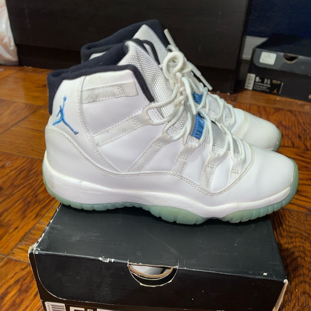 Jordan 11 Legend Blue